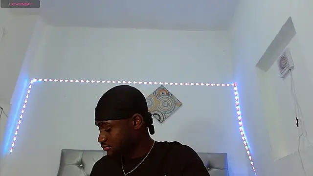 Snapshot of eebony_stallion chatting on November 2025 06:23:02 PM eebony stallion online show from November 2025 06:23:02 PM