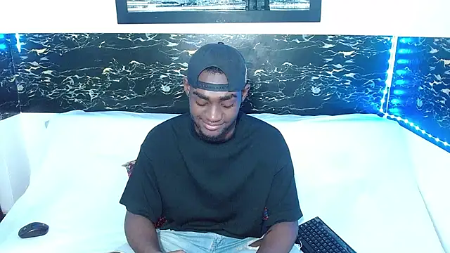 Snapshot of eebony_stallion chatting on September 2025 03:23:01 AM eebony stallion online show from September 2025 03:23:01 AM