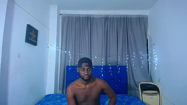 Snapshot of eebony_stallion chatting on December 2025 10:47:01 AM eebony stallion online show from December 2025 10:47:01 AM