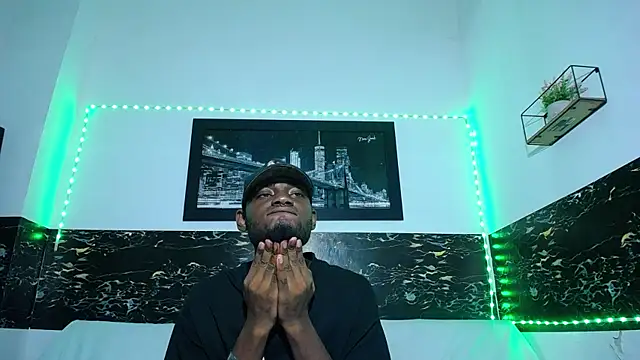 Snapshot of eebony_stallion chatting on September 2025 03:13:02 AM eebony stallion online show from September 2025 03:13:02 AM