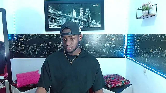 Snapshot of eebony_stallion chatting on October 2025 02:59:02 AM eebony stallion online show from October 2025 02:59:02 AM