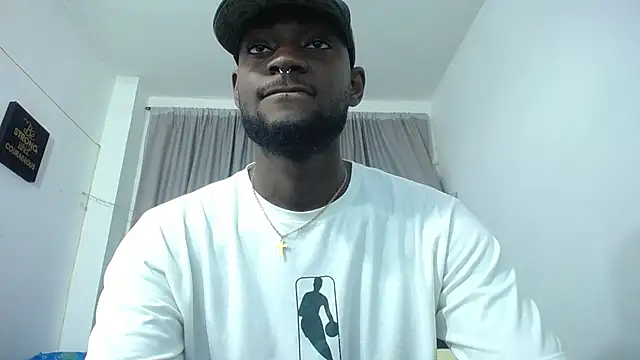 Snapshot of eebony_stallion chatting on November 2025 03:32:02 AM eebony stallion online show from November 2025 03:32:02 AM