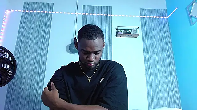 Snapshot of eebony_stallion chatting on October 2025 03:16:01 AM eebony stallion online show from October 2025 03:16:01 AM