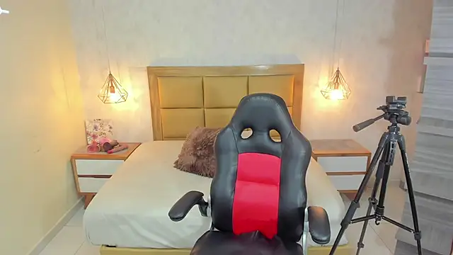 Snapshot of MELISSAROUGE chatting on November 2025 07:36:02 PM MELISSAROUGE online show from November 2025 07:36:02 PM