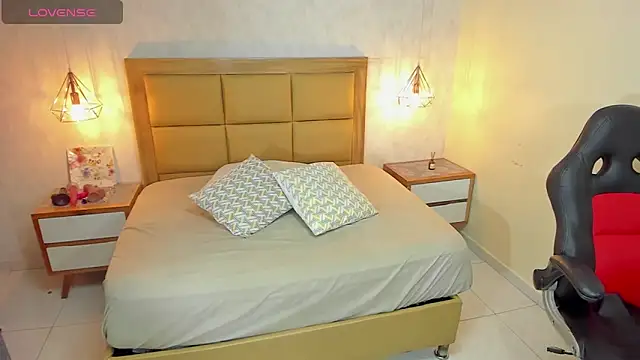 Snapshot of MELISSAROUGE chatting on October 2025 07:54:02 PM MELISSAROUGE online show from October 2025 07:54:02 PM