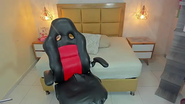 Snapshot of MELISSAROUGE chatting on November 2025 07:36:01 PM MELISSAROUGE online show from November 2025 07:36:01 PM