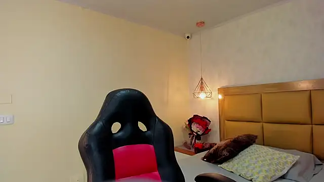 MELISSAROUGE online show from April 2026 07:37:02 PM