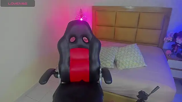 MELISSAROUGE online show from February 2026 07:32:02 PM