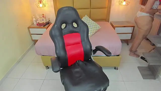 Snapshot of MELISSAROUGE chatting on October 2025 07:33:02 PM MELISSAROUGE online show from October 2025 07:33:02 PM