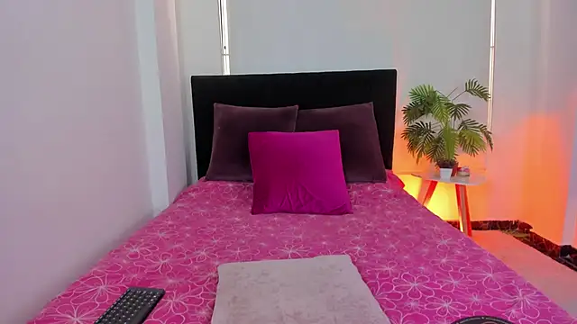 LunaVelvet777 online show from November 2025 03:34:01 PM