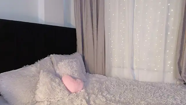 LunaVelvet777 online show from March 2026 03:46:02 PM