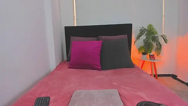 LunaVelvet777 online show from October 2025 02:35:02 PM