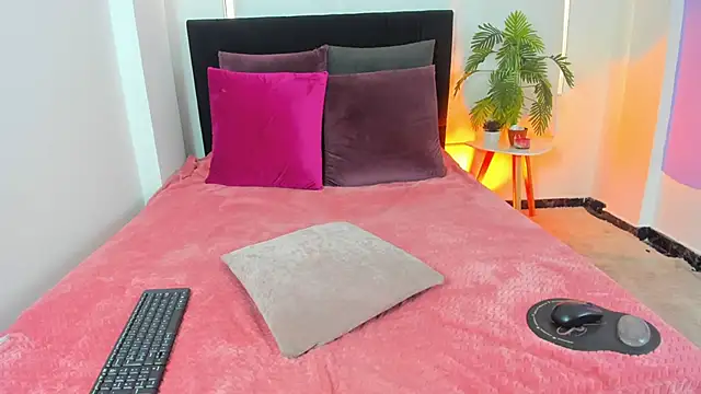 LunaVelvet777 online show from October 2025 03:33:02 PM