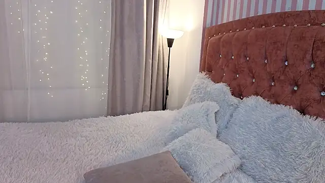 LunaVelvet777 online show from April 2026 05:06:02 PM