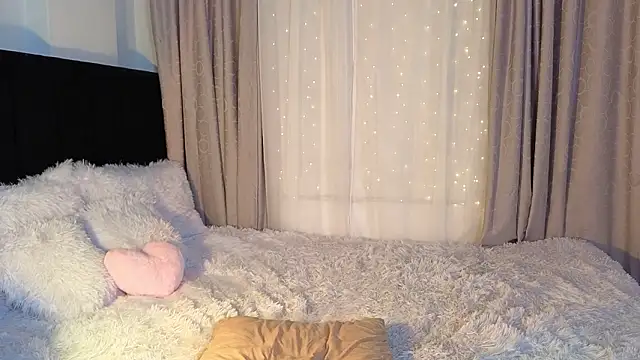 LunaVelvet777 online show from March 2026 01:38:02 PM