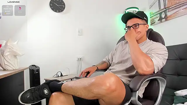 Dash Bukoski online show from November 2025 01:59:01 PM