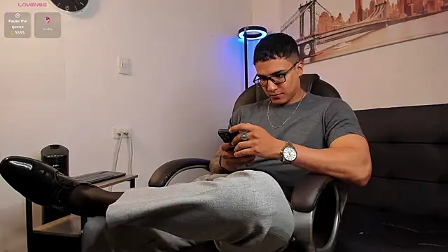 Dash Bukoski online show from December 2025 01:33:02 PM