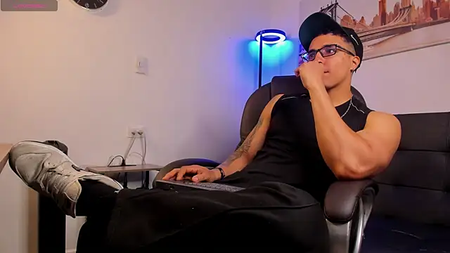 Dash Bukoski online show from December 2025 12:07:01 PM