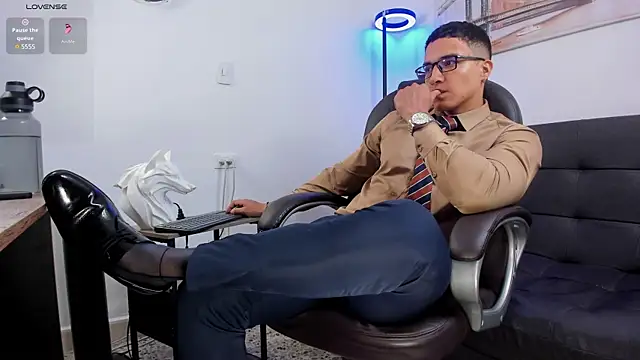 Dash Bukoski online show from November 2025 12:53:01 PM