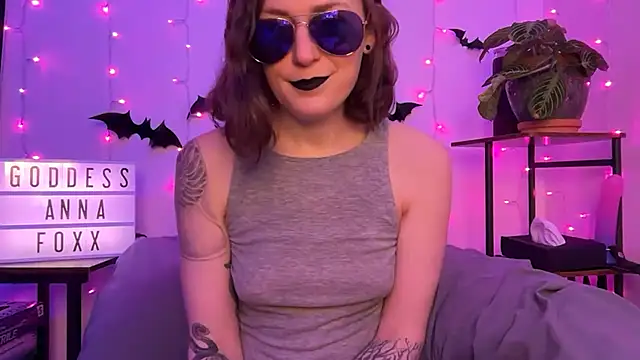 Snapshot of mistressannafoxx chatting on December 2025 10:25:01 PM mistressannafoxx online show from December 2025 10:25:01 PM