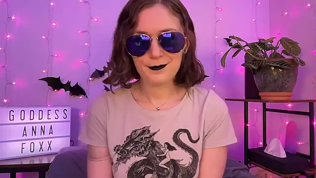 Snapshot of mistressannafoxx chatting on November 2025 10:10:01 PM mistressannafoxx online show from November 2025 10:10:01 PM