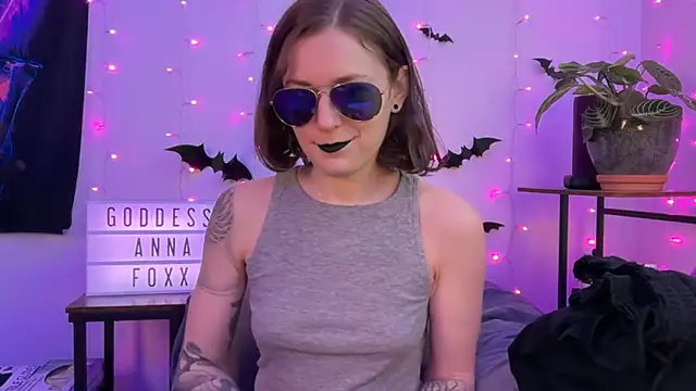 Snapshot of mistressannafoxx chatting on November 2025 10:13:01 PM mistressannafoxx online show from November 2025 10:13:01 PM