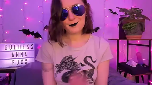 Snapshot of mistressannafoxx chatting on December 2025 09:47:02 PM mistressannafoxx online show from December 2025 09:47:02 PM