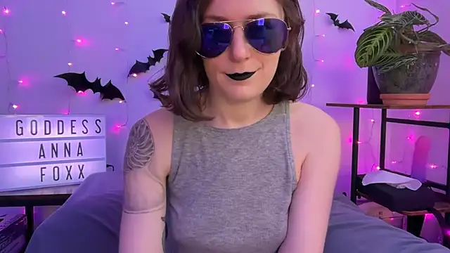 Snapshot of mistressannafoxx chatting on December 2025 10:11:02 PM mistressannafoxx online show from December 2025 10:11:02 PM