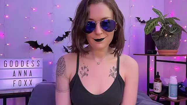 Snapshot of mistressannafoxx chatting on November 2025 09:58:01 PM mistressannafoxx online show from November 2025 09:58:01 PM