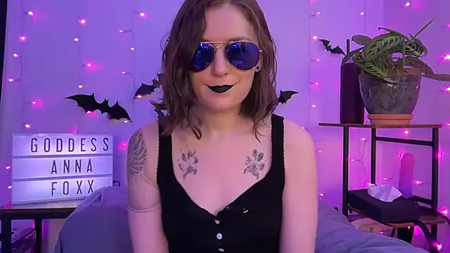 Snapshot of mistressannafoxx chatting on December 2025 10:10:01 PM mistressannafoxx online show from December 2025 10:10:01 PM