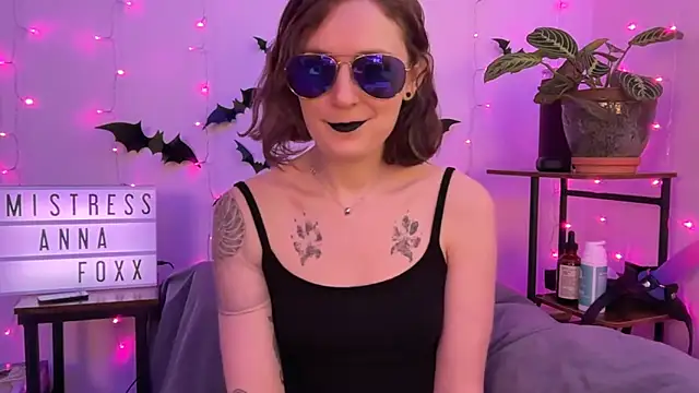 Snapshot of mistressannafoxx chatting on November 2025 09:52:01 PM mistressannafoxx online show from November 2025 09:52:01 PM