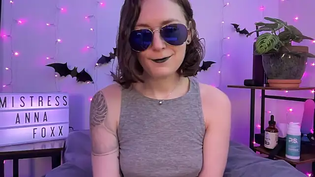 Snapshot of mistressannafoxx chatting on November 2025 06:25:01 PM mistressannafoxx online show from November 2025 06:25:01 PM