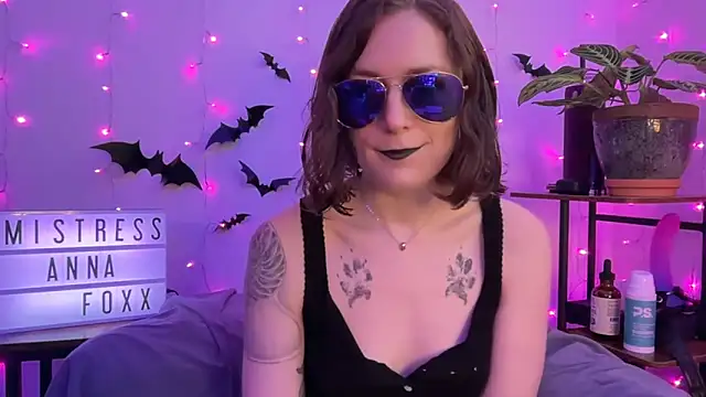 Snapshot of mistressannafoxx chatting on November 2025 06:22:02 PM mistressannafoxx online show from November 2025 06:22:02 PM