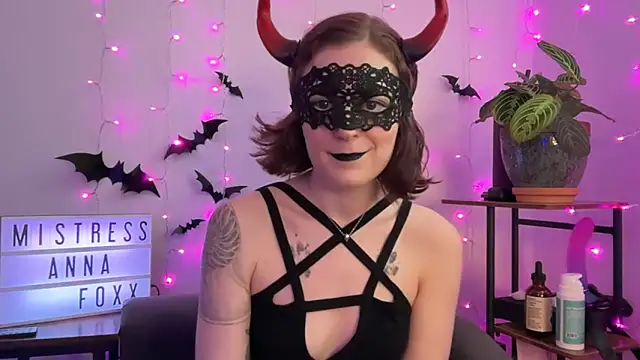 Snapshot of mistressannafoxx chatting on October 2025 09:11:02 PM mistressannafoxx online show from October 2025 09:11:02 PM