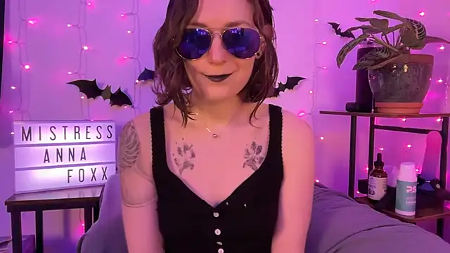Snapshot of mistressannafoxx chatting on November 2025 06:35:02 PM mistressannafoxx online show from November 2025 06:35:02 PM