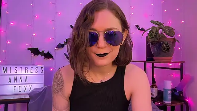 Snapshot of mistressannafoxx chatting on November 2025 10:13:01 PM mistressannafoxx online show from November 2025 10:13:01 PM