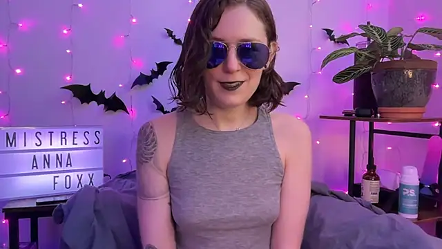 Snapshot of mistressannafoxx chatting on November 2025 06:22:02 PM mistressannafoxx online show from November 2025 06:22:02 PM