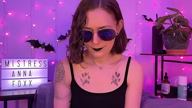 Snapshot of mistressannafoxx chatting on November 2025 10:24:02 PM mistressannafoxx online show from November 2025 10:24:02 PM