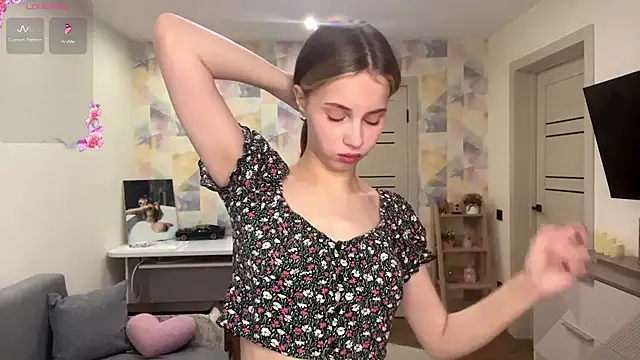 Snapshot of NylaNadler chatting on April 2026 04:03:01 AM NylaNadler online show from April 2026 04:03:01 AM