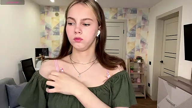 Snapshot of NylaNadler chatting on March 2026 04:18:02 AM NylaNadler online show from March 2026 04:18:02 AM