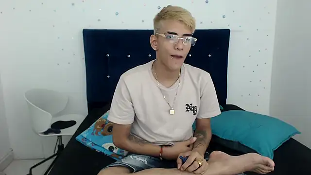 SkyAndSeth online show from October 2025 05:06:01 AM