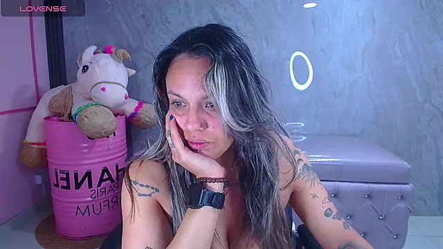 Jade Jones a online show from January 2026 04:28:02 AM