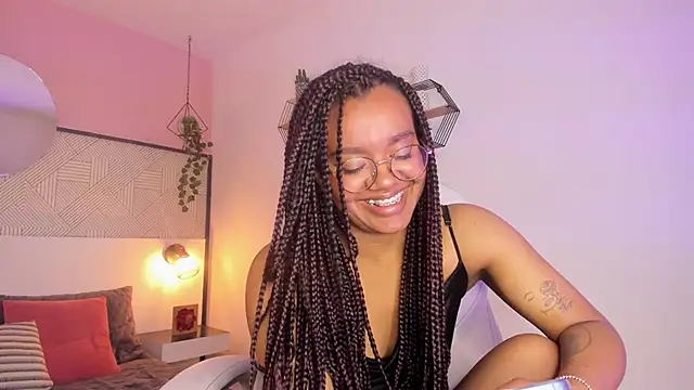 Snapshot of Terry_ebony chatting on October 2025 04:56:01 AM Terry ebony online show from October 2025 04:56:01 AM