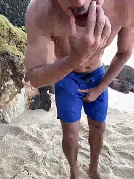 CasadoLutadorBigStuds online show from October 2025 07:04:02 PM