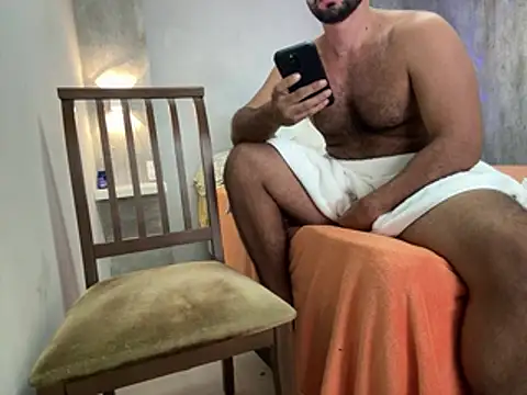 Snapshot of CasadoLutadorBigStuds chatting on February 2026 07:57:02 PM CasadoLutadorBigStuds online show from February 2026 07:57:02 PM