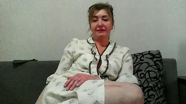 IrynaMolbertx online show from December 2025 12:00:01 PM