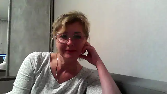 IrynaMolbertx online show from October 2025 06:53:02 PM