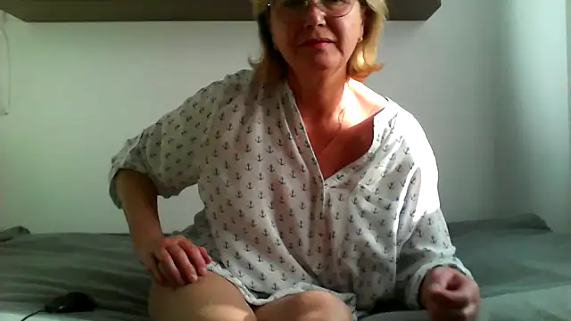 IrynaMolbertx online show from September 2025 01:39:01 PM