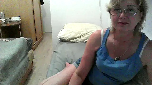 IrynaMolbertx online show from September 2025 06:18:02 PM