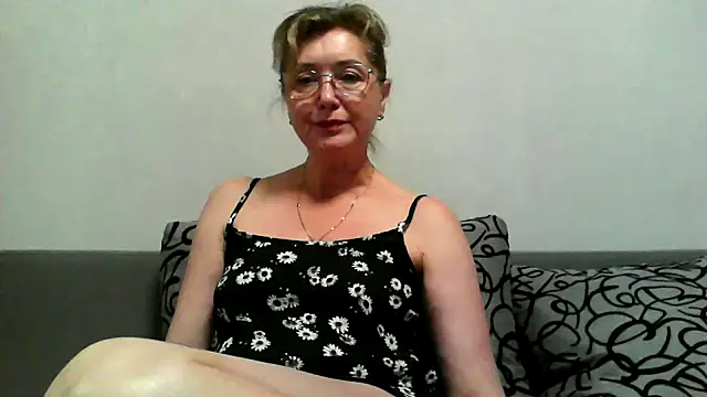 IrynaMolbertx online show from October 2025 06:27:01 PM